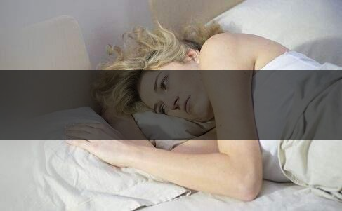 喝茶失眠怎樣才能快速入睡，這樣可以有效防止失-2