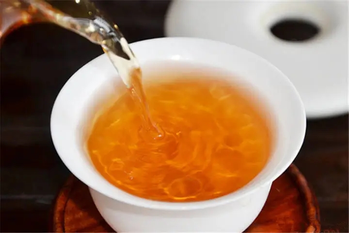 普洱生茶的十種湯色，教你一眼識別?