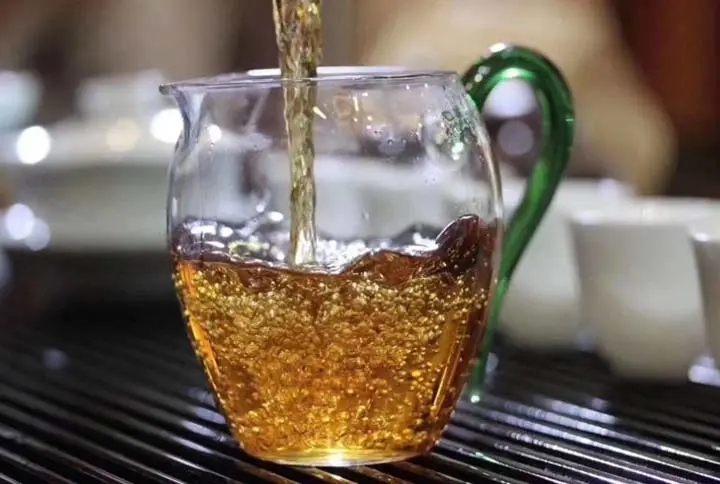 連“喉韻”和“鎖喉”都搞不清楚，就不要說懂普洱茶！