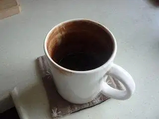 茶垢清潔有妙招，一分鐘讓茶杯光亮如新！