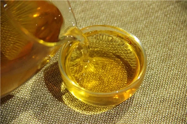 還在用自來(lái)水泡茶？難怪你泡的茶滋味不行~